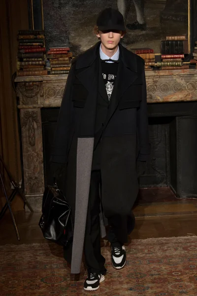 Look 3